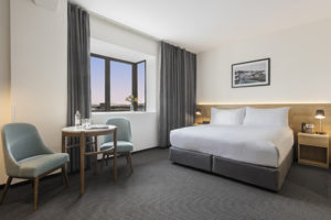 Oaks Wellington Hotel Executive Room Bedroom Living 600x400px